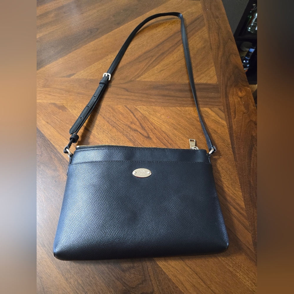 Elegant Coach Black Leather Crossbody Bag